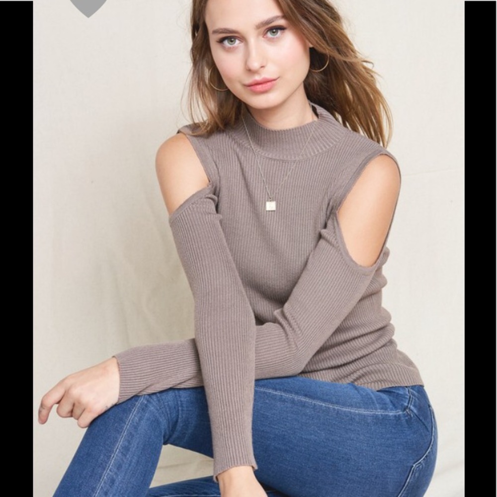 Soft ribbed cold shoulder top